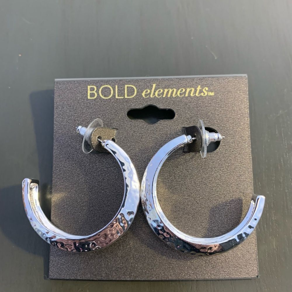 Bold Elements medium silver hoop earrings